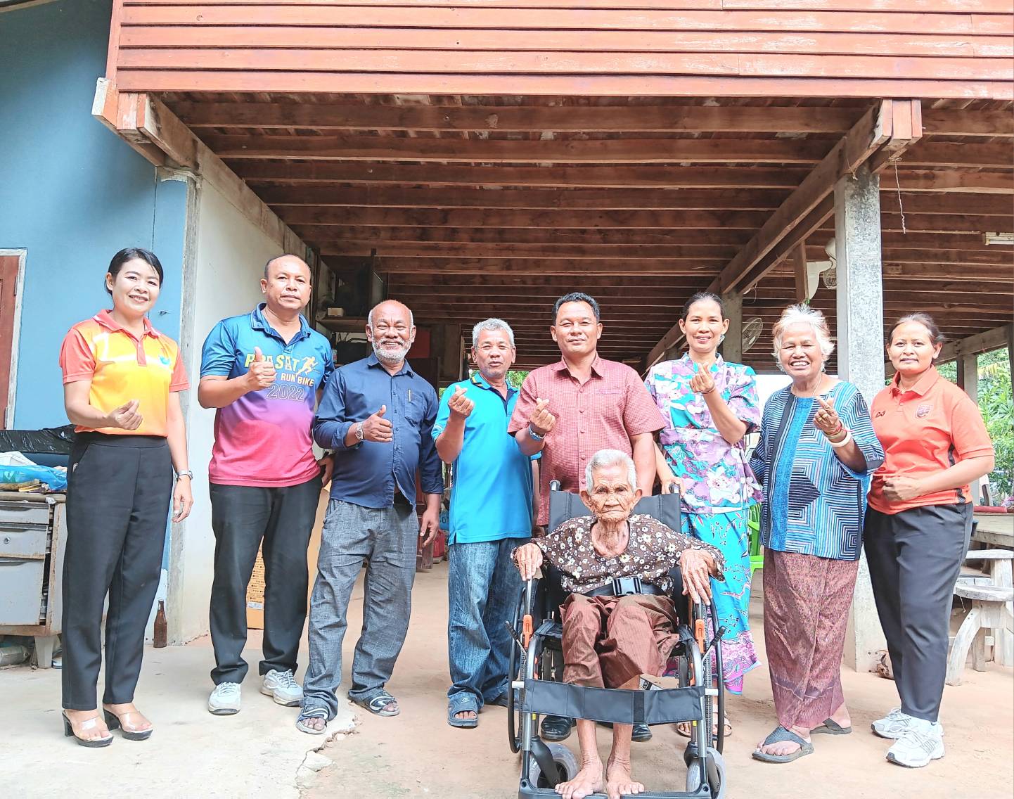 มอบรถเข็นนั่ง wheel chair ผู้พิการ ปีงบประมาณ 2568ให้กับผู้พิการทางการเคลื่อนไหวหรือทางร่างกายในพื้นที่ตำบลทุ่งมน จำนวน 8 คัน